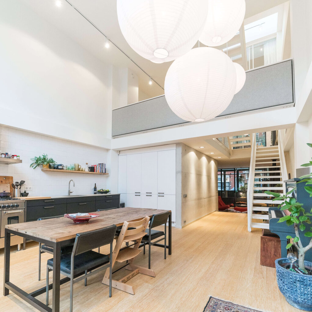 Woning Amsterdam Architectuur interieur dubbel hoog trap staal Studio Staat