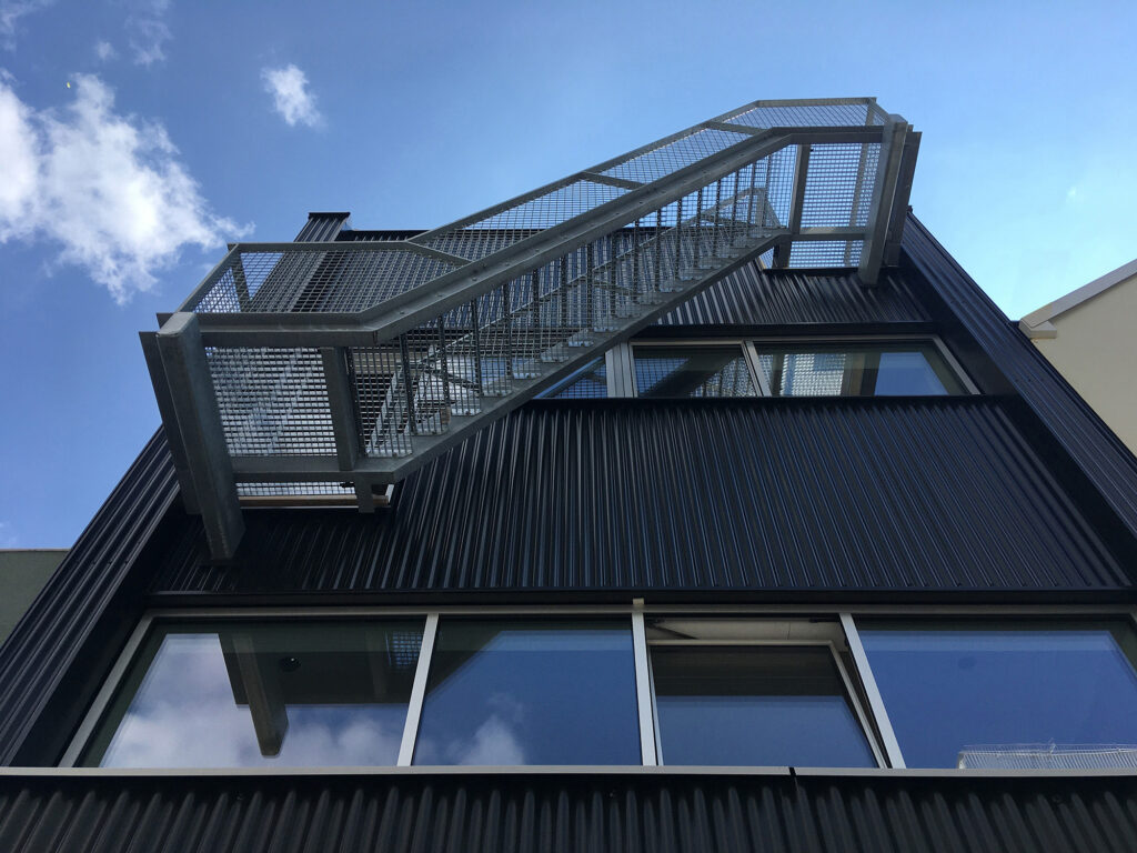 Woning Amsterdam Architectuur gevel trap naar dak Staal Studio Staat